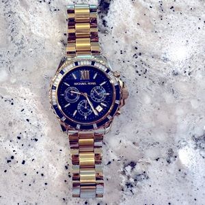 MICAHEL KORS Watch Oversized Everest Pavé Gold-Tone Watch